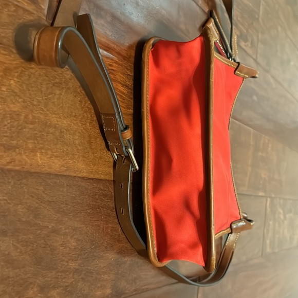 Dooney and Bourke red purse- used/ still in very good condition - Picture 6 of 12